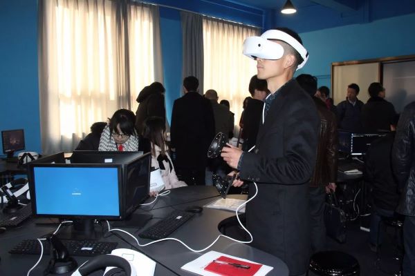 探索VR仿真实训室的应用前景与挑战